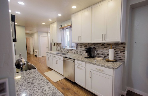 Mountain Home House | Retro, Cozy, and Vintage Home with Games, AC, and Wifi