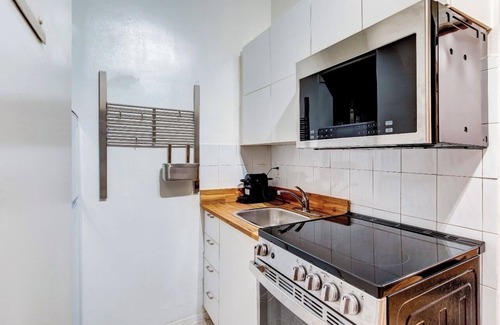 Shaughnessy Village Apartment | Retro&Cozy Stay Downtown Montreal💛
