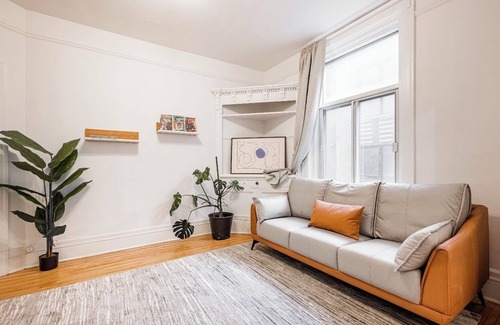 Shaughnessy Village Apartment | Retro&Cozy Stay Downtown Montreal💛