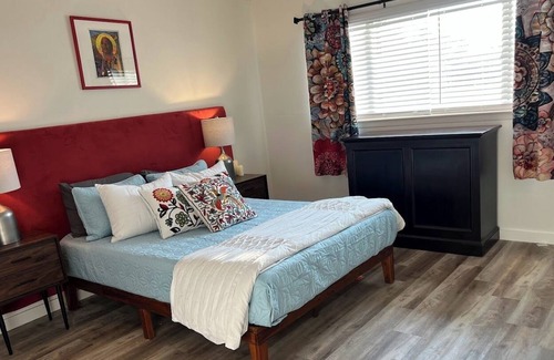 East MLK House | Retro Reno Just 4 miles from Downtown Austin
