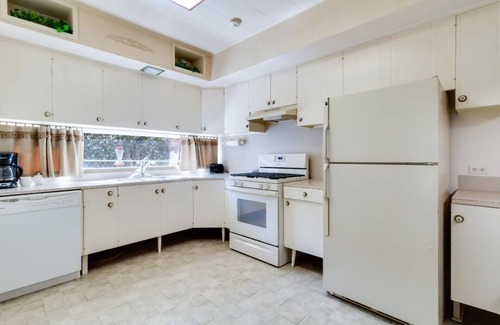 Washington House | RETRO RETREAT - Perfect Get Away In Washington, La with WiFi, AC & MORE