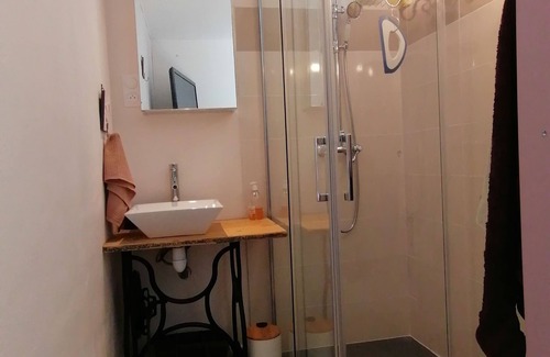 Cachen Bed & Breakfast | Retro room-1/2/3 persons