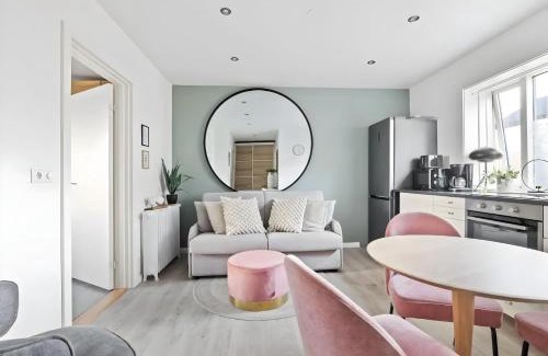 Downtown House | Reykjavík Center, King bed, 65" TV with Netflix