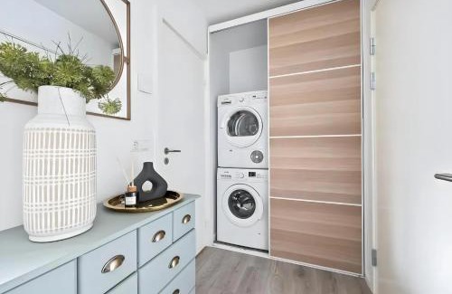Downtown House | Reykjavík Center, King bed, 65" TV with Netflix