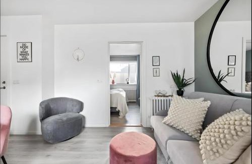 Downtown House | Reykjavík Center, King bed, 65" TV with Netflix