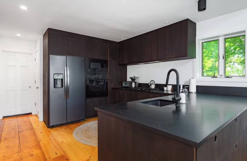 Rhinebeck House | Rhinebeck Chalet: Modern Stylish Retreat