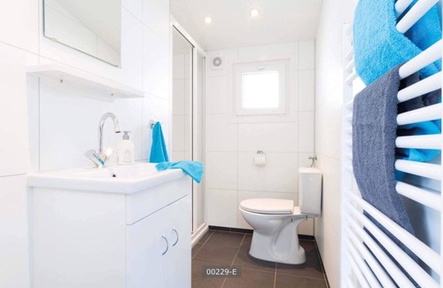Cromvoirt Ski Chalet | ✓ Rialto at Résidence de Leuvert ✓ Holiday home for 6 persons ✓ Located near Den Bosch (Noord-Brabant) ✓ Near De IJzeren Man ✓ Book directly through the park