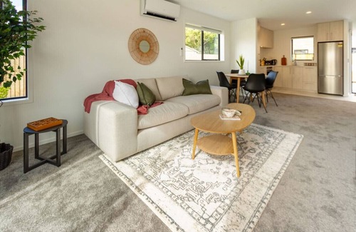 Upper Riccarton House | Riccarton 2 Bed 1 Bath w Garage