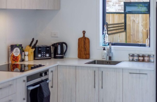 Upper Riccarton House | Riccarton 2 Bed 1 Bath w Garage