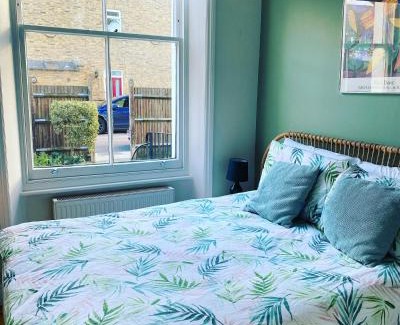 North Richmond Apartment | Richmond & Kew Gardens cozy garden flat by the pagoda