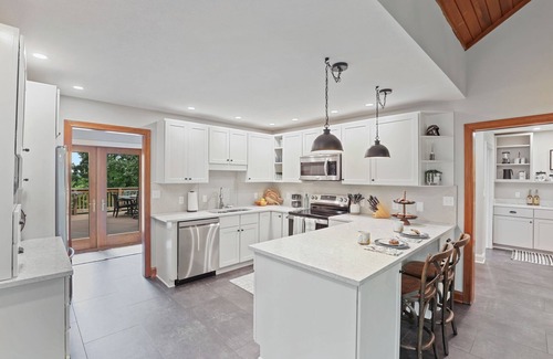Sugar Grove House | Rickenbacker Ridge sleeps 13 w/heated pool+hot tub+firepit+game room !