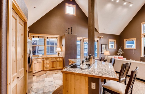 Historic District House | Ridge Street Cottage: Pet-Friendly, Hot Tub, Steps from Main St, Downtown