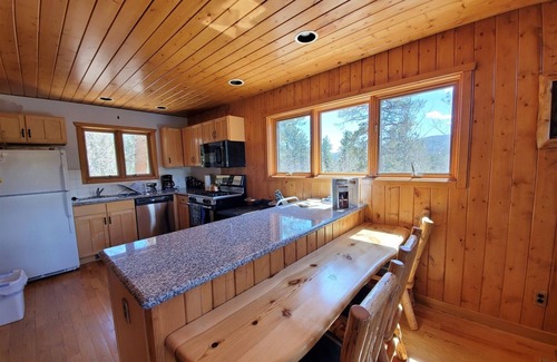 Allenspark House | Ridgeview- Charming two-story house in the heart of Meeker Park!