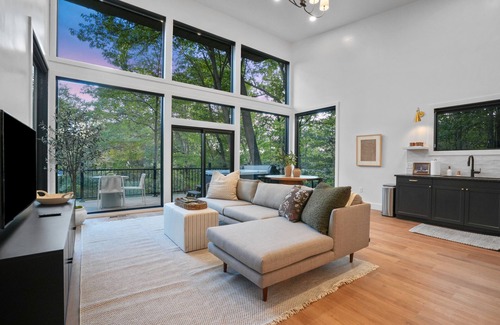 Rockbridge Cabin | Ridgeview | Large Glass Windows | Modern