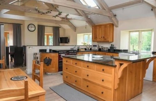 Alston Cottage | Ridgeway Cottage at Lovelady Shield Free Wi-Fi 5 Bedrooms Full Kitchen