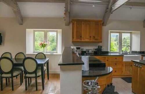 Alston Cottage | Ridgeway Cottage at Lovelady Shield Free Wi-Fi 5 Bedrooms Full Kitchen