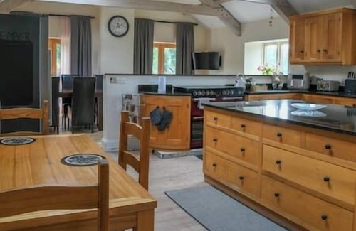Alston Cottage | Ridgeway Cottage at Lovelady Shield Free Wi-Fi 5 Bedrooms Full Kitchen