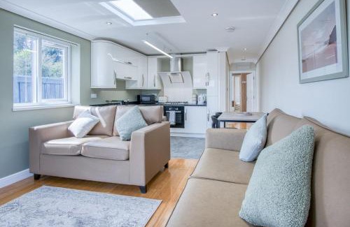 Tenby House | Ridgeway Hideaway - 1 Bedroom Holiday Home - Manorbier