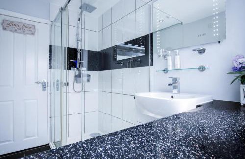 Tenby House | Ridgeway Hideaway - 1 Bedroom Holiday Home - Manorbier