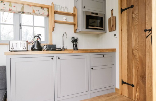 Uffington Cottage | RIDGEWAY, pet friendly, with open fire in Uffington