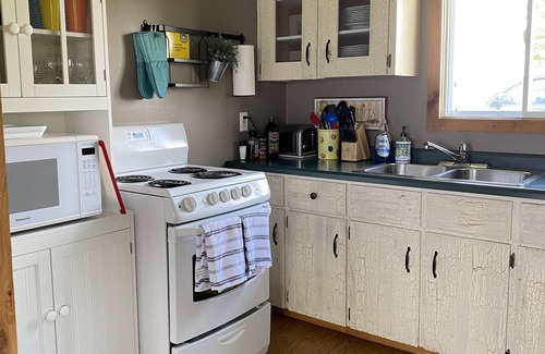 Louth Cottage | Riesling Cottage on the lake