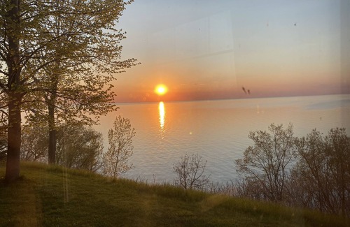 Louth Cottage | Riesling Cottage on the lake
