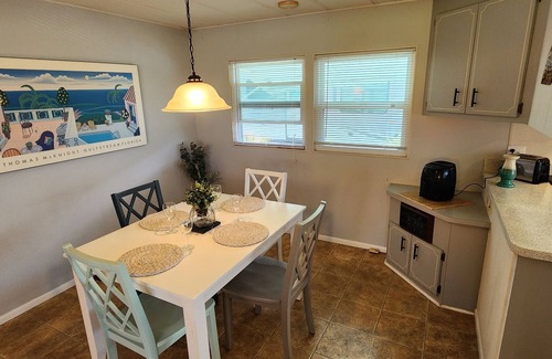 Hutchinson Island South House | Right Direction Rentals Breezy Cottage