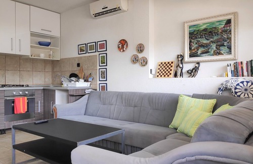 Krusevo Apartment | Right on the beach - ideal for a family vacation. No pets allowed.