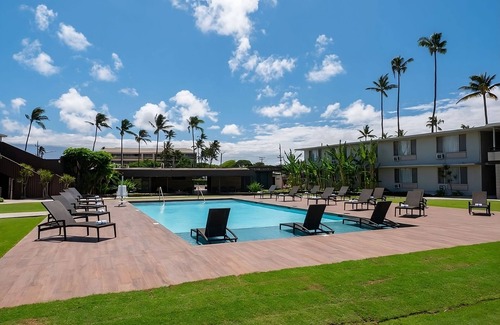 Kahului Hotel | Right on the Water! 4 Great Units, Pets Allowed, Steps to Ho’aloha Park Beach!