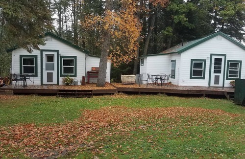 Pine River Cabin | River Cabin on the Pine River- Adult only