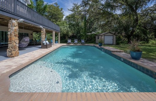 Temple Terrace House | ✨River Front✨Heated Pool Estate-Large Group,Busch Garden,USF, Sleeps 14