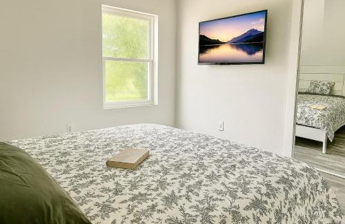 East Haddam House | River Front Home Good for Family and Groups