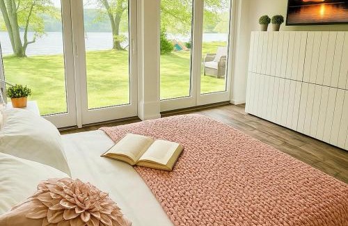 East Haddam House | River Front Home Good for Family and Groups