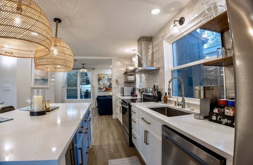 New Braunfels House | River Front Luxury Home on Lake Dunlap, Fire Pit, Kayaks, Pickleball, Jet Ski!