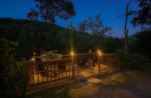 Elkins Hotel | River Front Resort