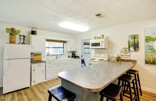 McComb House | River Frontage Quiet Mississippi Vacation Rental