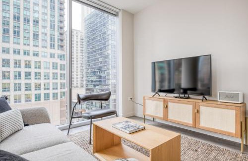 Near North Side Apartment | River N 1BR w Gym Pool WD nr L CHI-124