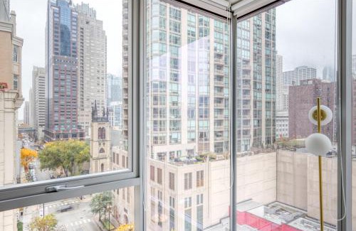 Near North Side Apartment | River N 1BR w Gym Pool WD nr L CHI-124