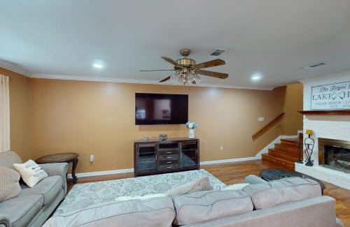 New Roads House | River on the Pointe