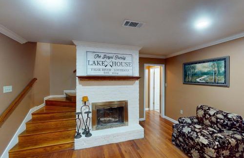 New Roads House | River on the Pointe