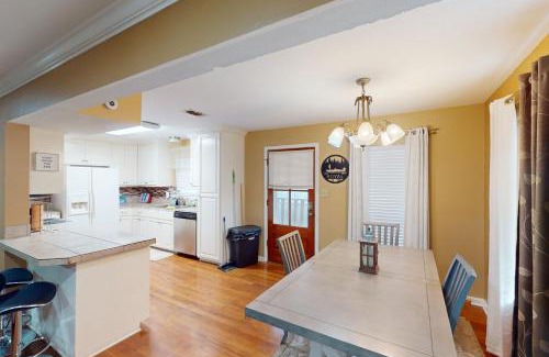 New Roads House | River on the Pointe