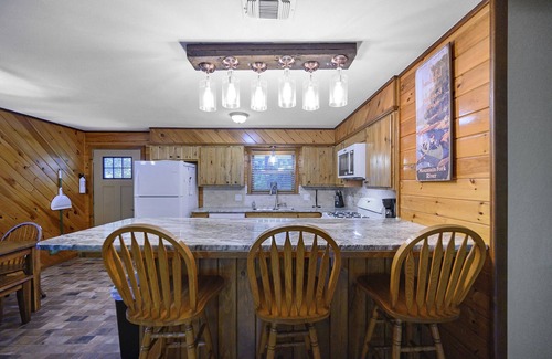 Broken Bow Cabin | River Ridge ~ 2 story riverfront cabin with hot tub, game room and kayaks