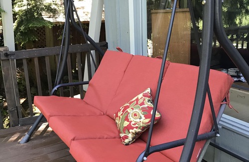 Riverbend Ski Chalet | River's Edge Chalet! Watch Eagles, Ski, Kayak, Hike, Shop!