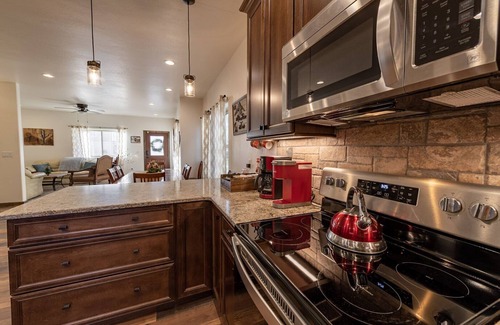 Poncha Springs House | River Valley Retreat- Dog Friendly, Minutes to Monarch Mountain