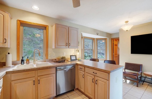 Columbia House | River View Lodge on the River