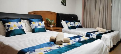 Kampung Surabaya Apartment | Riverbank Suites - River View Level 11, Sleeps 7