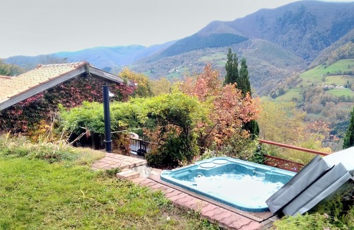 Riverenert Cottage | Riverenert: average house south mountain