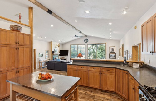 Grantsdale House | Riverfront 4 bed/3bath home on Bitterroot River plus a Pickleball Court