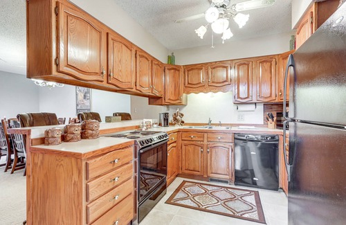 Treece House | Riverfront Baxter Springs Home w/Deck & Grill!