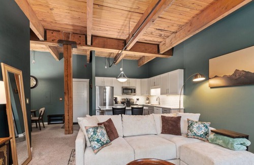 Grand Rapids Condo | Riverfront Condo for Professionals with Workspace & Prime Medical Mile Access.n
